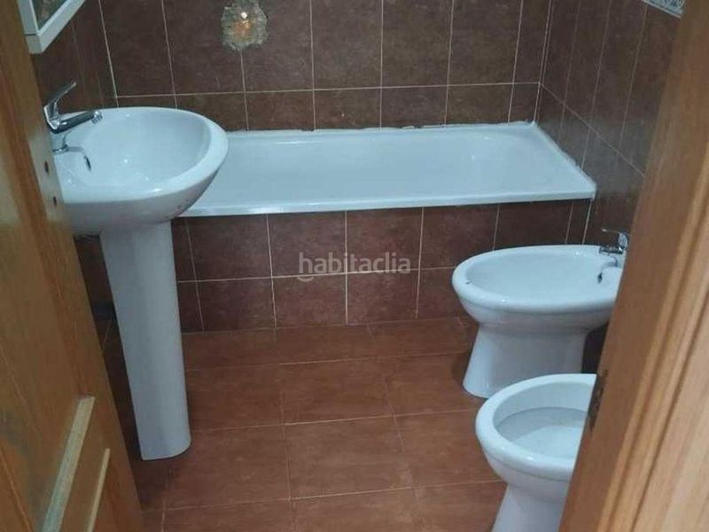 Foto 7dab1e8b-db7b-4678-83ac-c5184e886fa6. Casa adossada amb aparcament piscina a Hormigos
