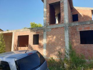 Chalet in Carrer de l'ebre 4. Chalet en obra en vacarisses