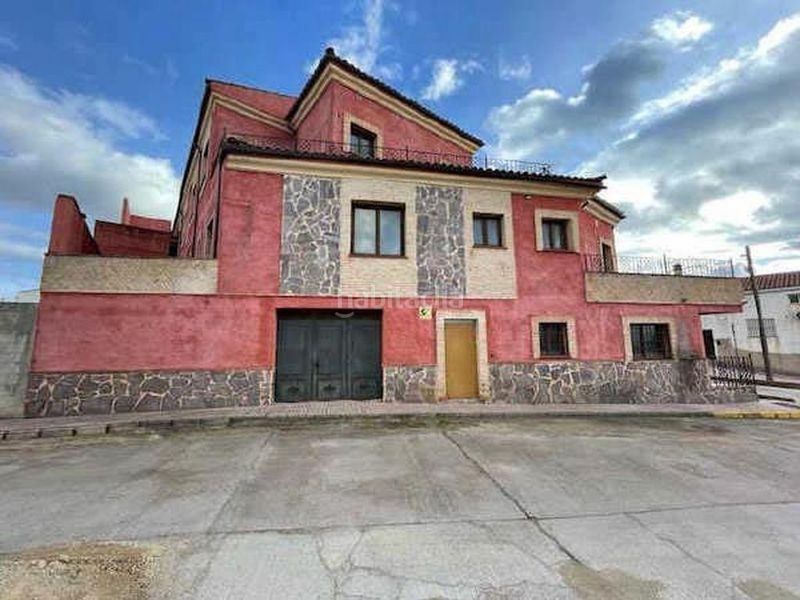 Foto 37ac6483-ffbd-4d8d-9a5b-6a3c8d883097. Edificio en calle rafael alberti 1 edificio hotelero en venta de los santos, jaén en Montizón