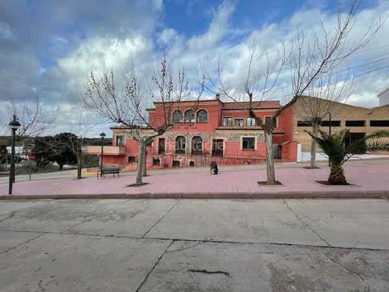 Foto d2368314-d1c3-4ee3-892f-02914a338ef8. Edificio en calle rafael alberti 1 edificio hotelero en venta de los santos, jaén en Montizón