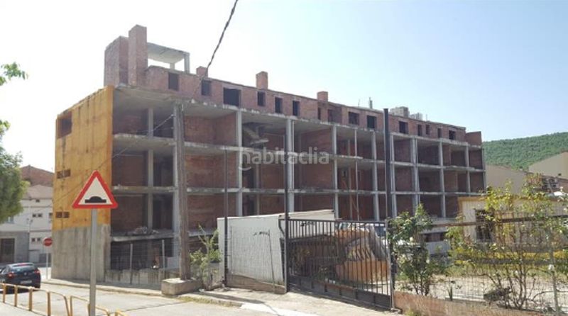 Foto 199b8e5f-f367-46b1-a79b-6664e6007233. Edificio in Castellnovo