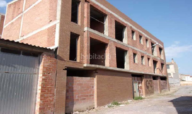 Foto 31634914-f4a6-401d-acb9-56d658a9c710. Edificio en avinguda 11 de setembre 95 edificio en obra parada en bellcaire d'urgell, lleida en Bellcaire d´Urgell