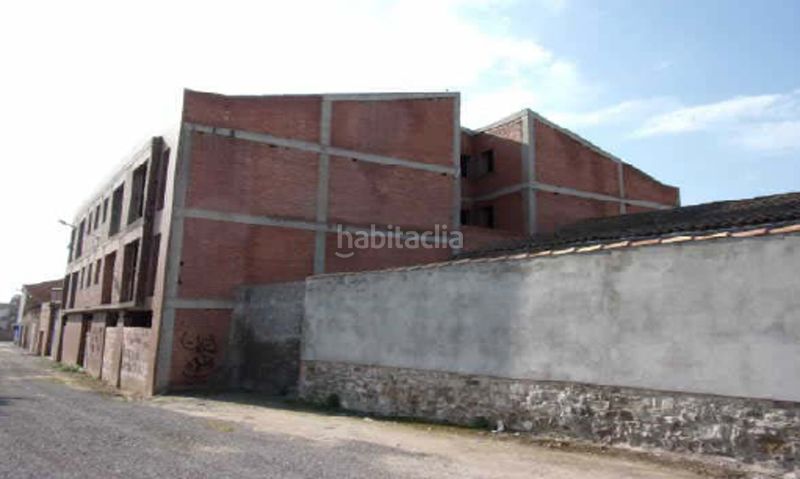 Foto 4302aaa6-6003-4a96-8c5b-1f9b47b3921b. Edificio en avinguda 11 de setembre 95 edificio en obra parada en bellcaire d'urgell, lleida en Bellcaire d´Urgell