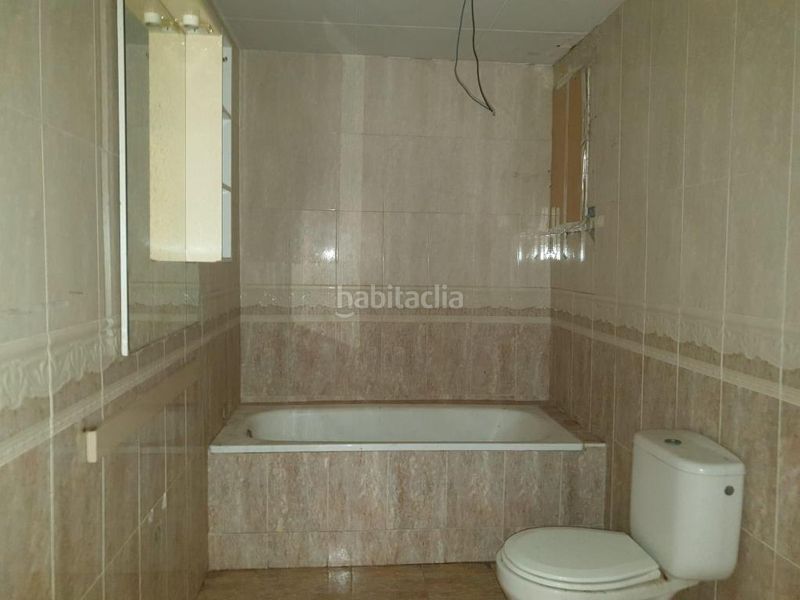 Foto 60c38fed-563f-4b54-a5e8-522591e8e133. Casa adossada amb aparcament a Parc Bosc-Castell Figueres