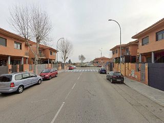 Casa a schiera in Los Robles. Casa adosada (ocupada/ sin posesión) en seseña