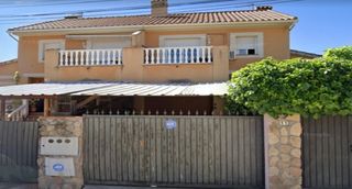 Chalet in Chapinería. Chalet sin posesión/ocupado en chapinería