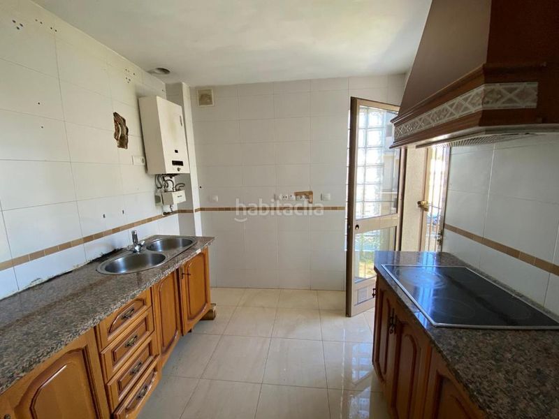 Foto cacfe07a-1551-4a7e-bf67-7eb0c8785851. Casa adossada amb aparcament a Palma del Condado (La)
