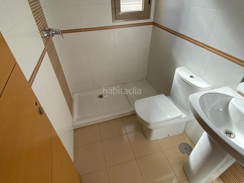 Foto ea27e9d4-8350-412c-bef8-59e00721bbda. Casa adossada amb aparcament a Palma del Condado (La)