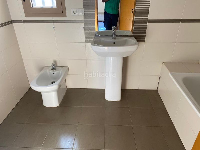 Foto f93972e2-5924-42db-8804-121da1bda027. Casa adossada amb aparcament a Palma del Condado (La)