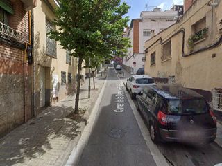 Flat  Carrer de la democràcia. Piso ocupado procedente de entidad bancaria en badalona