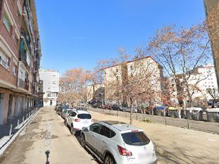 Flat  Carrer de la festa major d'iquique. Piso ocupado procedente de entidad bancaria