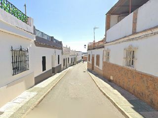 Semi detached house in Alcolea del Río. Vivienda ocupada procedente de entidad bancaria