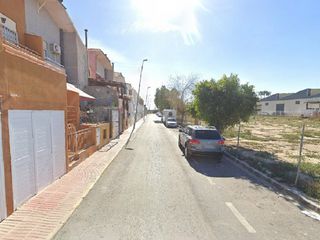 Casa adossada a Redován. Casa adosada (ocupada/ sin posesión) en redován