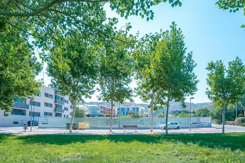 Foto ac9f4ded-b821-4483-b911-b91b566e33d2. Edifici a avenida de españa 1 a Cadrete