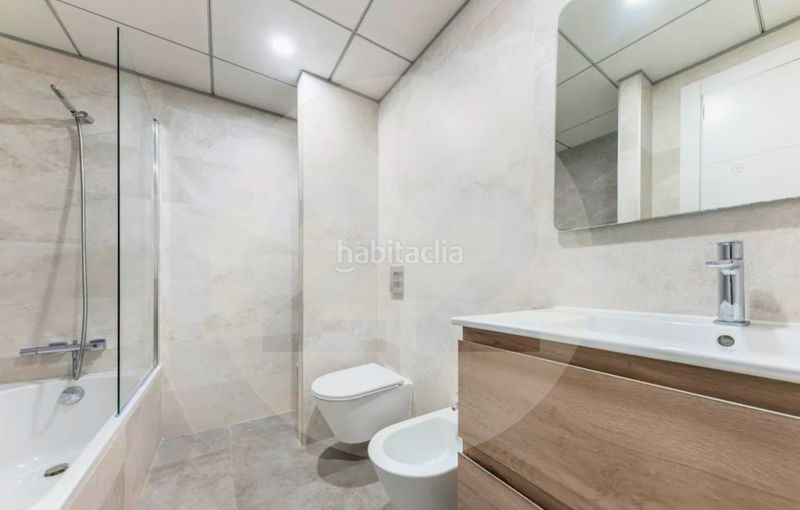 Foto 98bd7991-855e-4f73-ba16-6823bb062dc7. Affitto duplex con riscaldamento parcheggio piscina terrazza in Benidorm