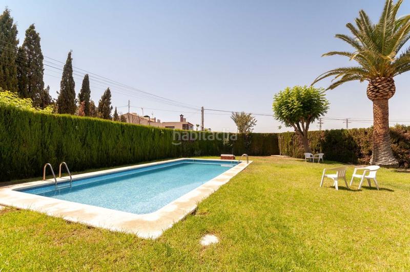 Foto 0bfd5f0d-2e50-42b6-8841-642c41a5eaa1. Xalet amb calefacció aparcament piscina terrassa a Mutxamel