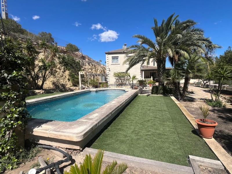 Foto 1669f0ba-7899-4944-8219-3cffae2bb94e. Chalet con riscaldamento parcheggio piscina terrazza in Sant Vicent del Raspeig