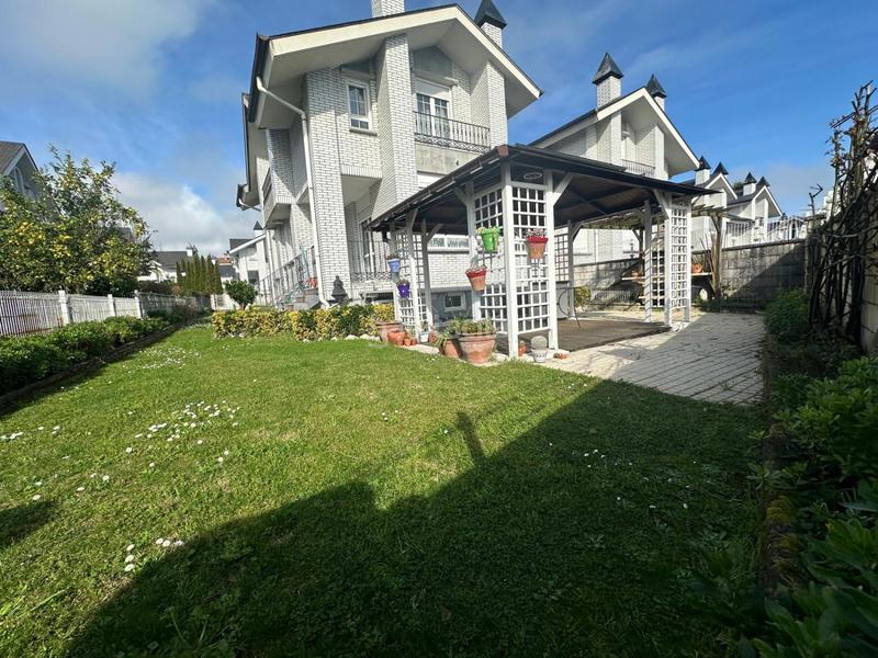 Foto d106da88-bc63-41ba-8d7a-0b231cb9a5d1. Chalet con riscaldamento parcheggio piscina in Arnuero