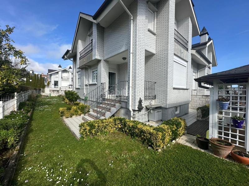 Foto f9c60b17-6361-4ecb-97ed-160a633b6504. Chalet con riscaldamento parcheggio piscina in Arnuero