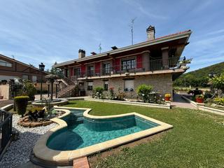 House  Cerezo. Casa en venta en valle de mena, 11 dormitorios.