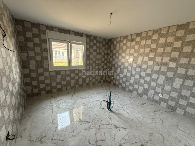 Foto 0b56bc11-8031-45ed-a062-8a98cdc86d06. Chalet  en venta en pueblo, 4 dormitorios. en Meruelo