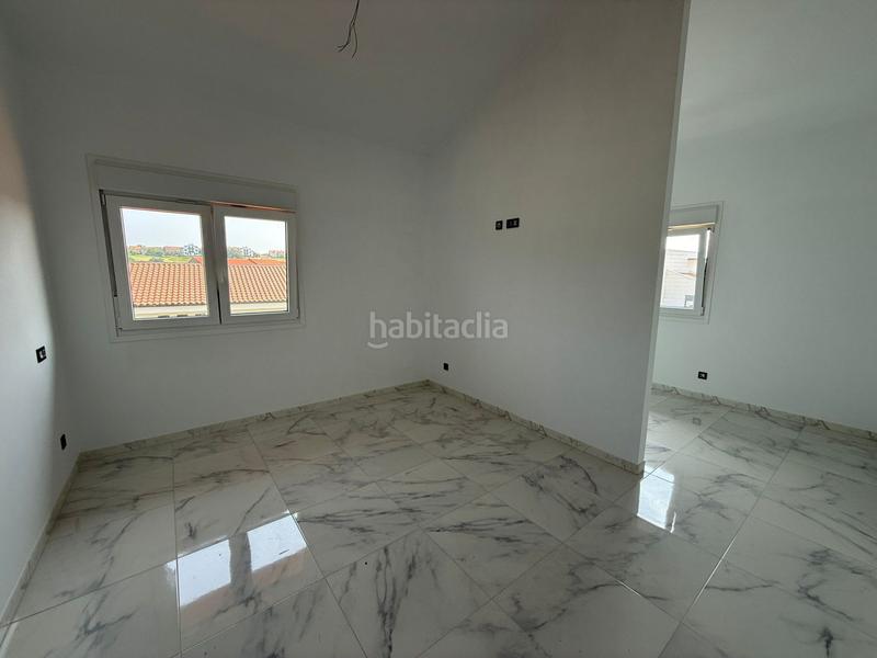 Foto 0d91b20a-f48e-4c63-a96f-c7bda99e9a91. Chalet  en venta en pueblo, 4 dormitorios. en Meruelo