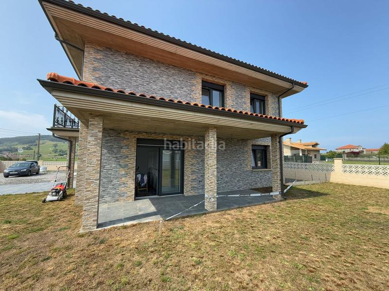 Foto 25a9717f-a426-4a5a-8369-07973201f711. Chalet  en venta en pueblo, 4 dormitorios. en Meruelo