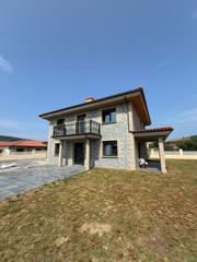 Chalet  Villanueva. Chalet en venta en pueblo, 4 dormitorios.