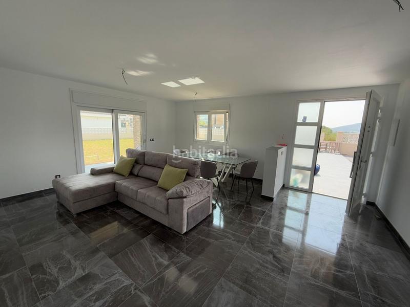 Foto 7916f5d6-1973-43a0-96d1-dbe8917f118f. Chalet  en venta en pueblo, 4 dormitorios. en Meruelo