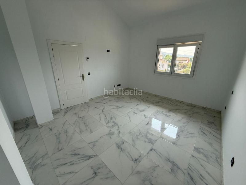 Foto 7a22ce4b-72a3-48e8-aafa-d8477bbfc6e3. Chalet  en venta en pueblo, 4 dormitorios. en Meruelo