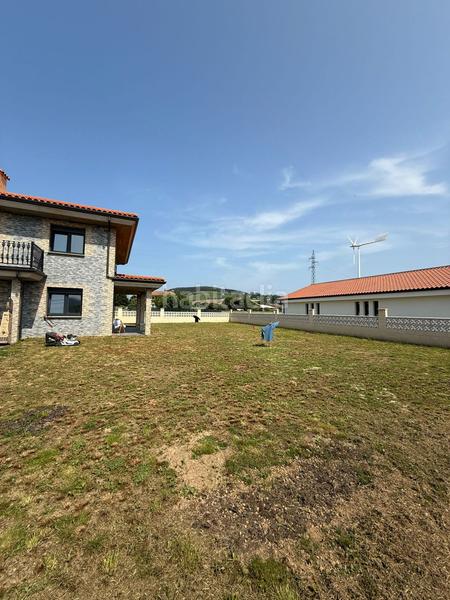 Foto 80dd8937-710c-4f66-8f24-c102974e1b80. Chalet  en venta en pueblo, 4 dormitorios. en Meruelo