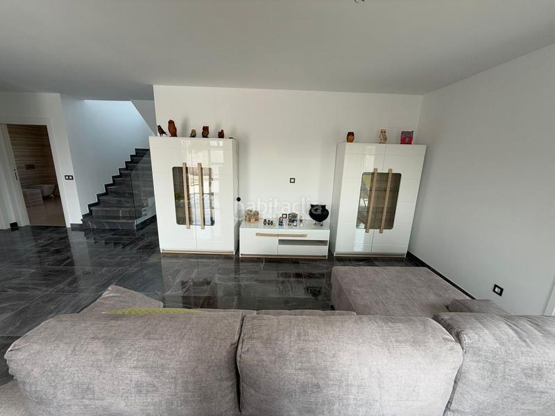 Foto 949f9d2d-45a5-47b6-a79f-e6803effd615. Chalet  en venta en pueblo, 4 dormitorios. en Meruelo