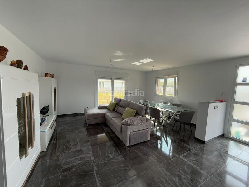 Foto 986d42b3-fa64-4889-b99a-63016afc6765. Chalet  en venta en pueblo, 4 dormitorios. en Meruelo