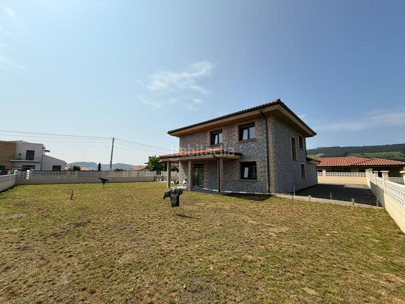 Foto b6b23270-09ce-4bab-b5ab-1b696e5d92ee. Chalet  en venta en pueblo, 4 dormitorios. en Meruelo