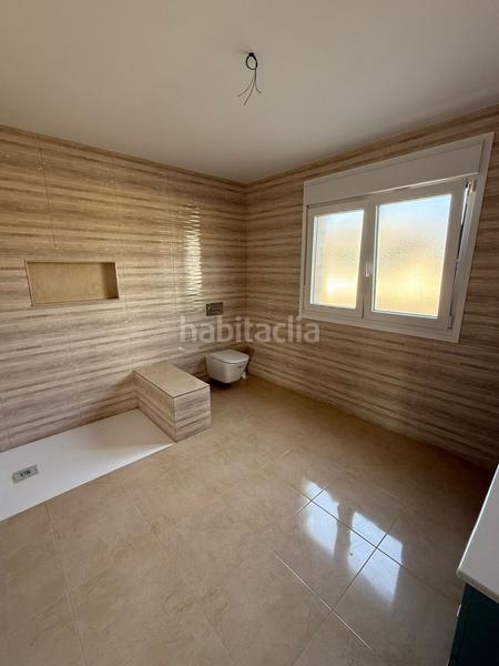 Foto b83923ce-3b8a-42b7-ba33-196132f19c36. Chalet  en venta en pueblo, 4 dormitorios. en Meruelo