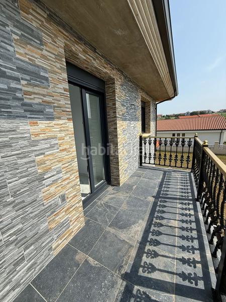 Foto d7e97179-c045-4771-93d6-d118f0871ec4. Chalet  en venta en pueblo, 4 dormitorios. en Meruelo