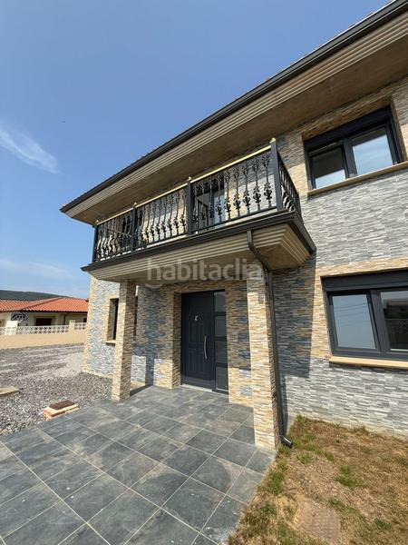 Foto e24cb09a-c123-450b-b574-fec69860a831. Chalet  en venta en pueblo, 4 dormitorios. en Meruelo