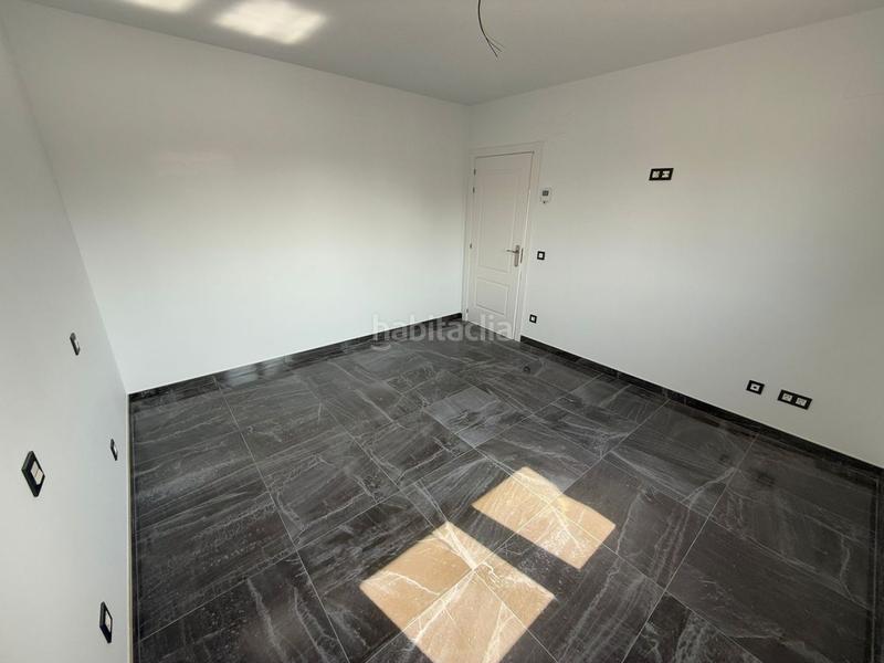 Foto e7f29b3d-614e-4ebf-bd88-0fdddf8309f6. Chalet  en venta en pueblo, 4 dormitorios. en Meruelo