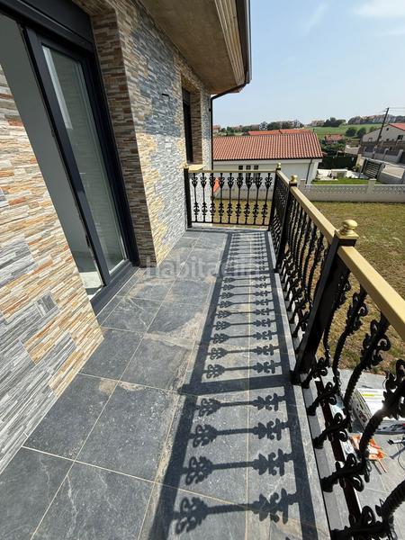 Foto f3d3bd74-9d7b-4214-a632-35f18c721386. Chalet  en venta en pueblo, 4 dormitorios. en Meruelo