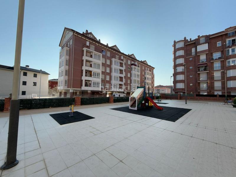 Foto 140c5177-9c68-4b09-bc4c-f6ae1ee0b113. Piso  en venta en paseo marítimo, 2 dormitorios. en Santoña