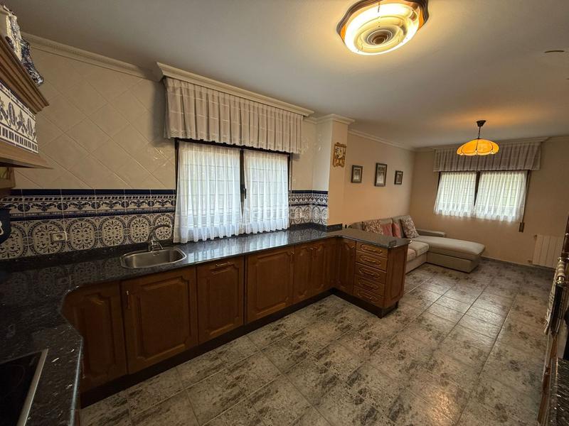 Foto d1dc64cb-0f50-4bbd-9408-5c5e4ac8b5ec. Casa  en venta , 4 dormitorios. en Hazas de Cesto