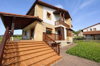 Casa  Del pedrero. Casa en venta en gama, 3 dormitorios.