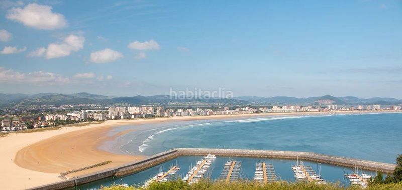 Foto f26c761a-2b0c-4ba3-ade1-06278734610f. Casa adossada amb calefacció piscina a El Puntal Laredo