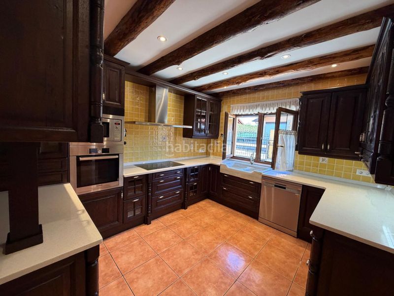 Foto d7674150-2c95-4732-8519-db239f60b6c1. Casa amb aparcament a Bárcena de Cicero