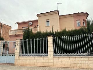 Maison  Mariana pineda. Casa en venta en paseo del río, 5 dormitorios.