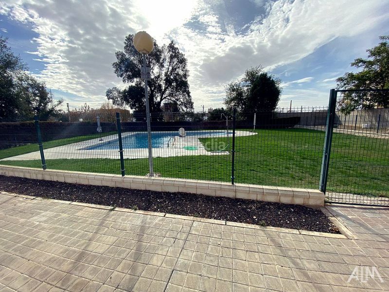 Foto 8d3c3f61-8c8d-4fb1-bf85-555481a1ab16. Casa adosada adosado en venta en divina pastora, 4 dormitorios. en Manzanares