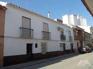 Haus  Doctor camacho. Casa en venta en centro  altagracia.