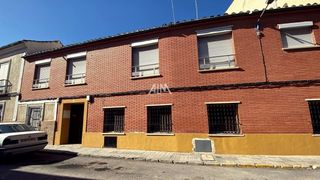 Haus in Manzanares. Casa en venta en empedrada, 3 dormitorios.