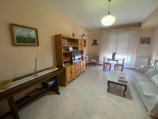 Flat  Agustina de aragon. Piso en venta en la vereda, 4 dormitorios.