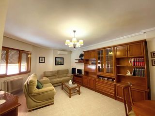 Etagenwohnung  Numancia. Piso en venta en centro, 4 dormitorios.